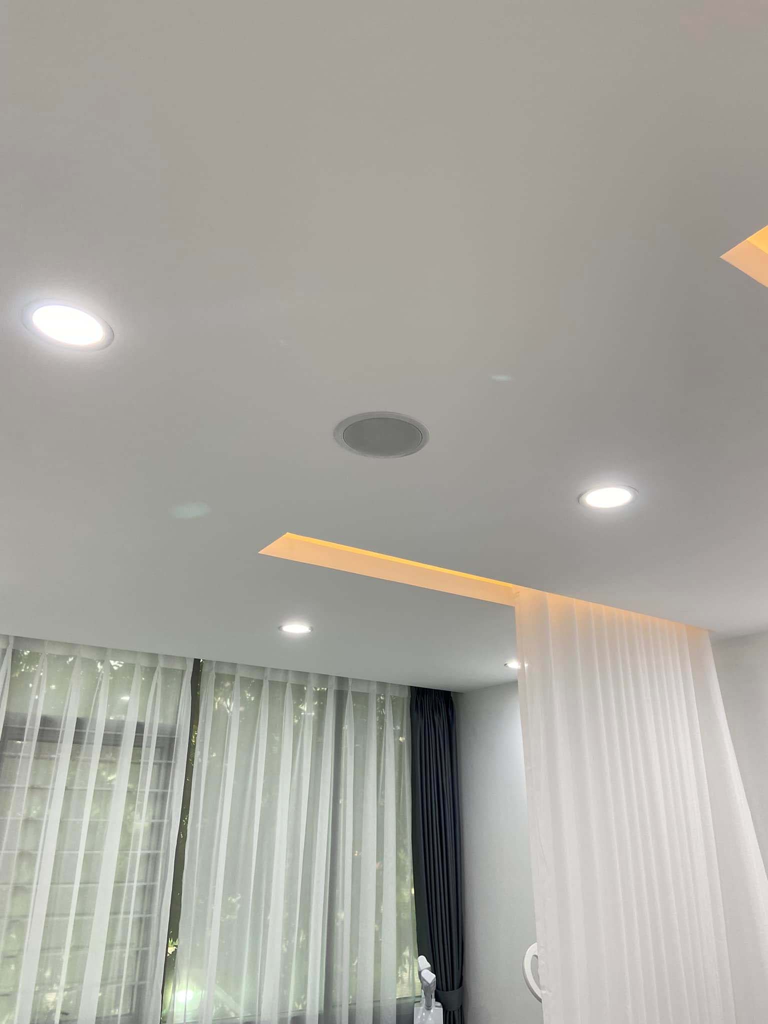 Lắp đặt loa âm trần cho spa